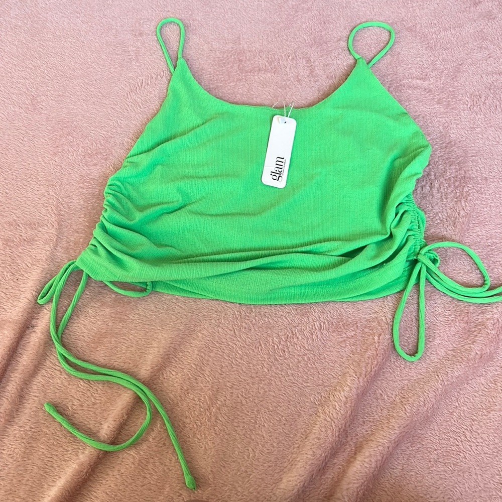 green cropped tank